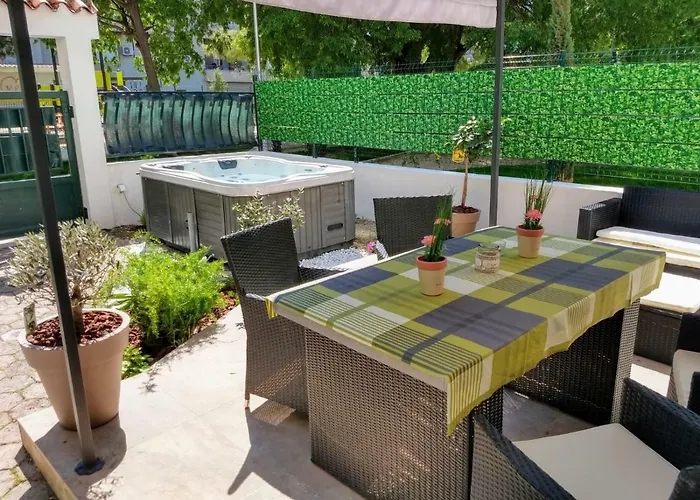 Lemon Tree Apartment *
