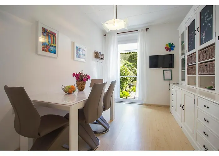 Lemon Tree Apartment Split