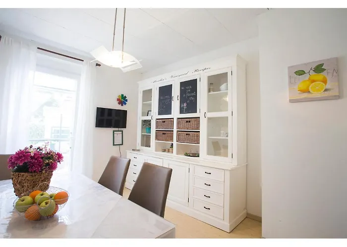 Apartment Lemon Tree Split